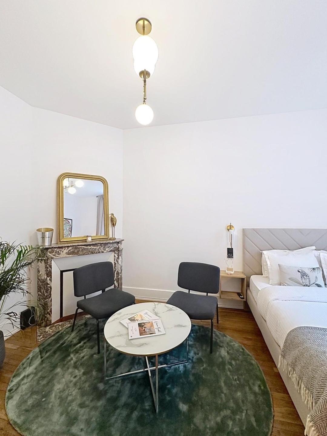 So Guest, Clou Dans Le Fer, Modern Near Cathedral * Reims